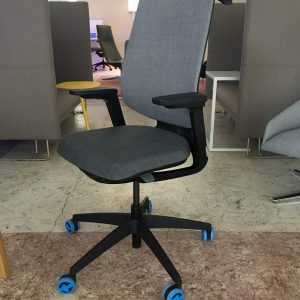 Sedus se flex -työtuoli, tummanharmaa, vaateripustin