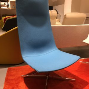 Arper Catifa 60 lounge -tuoli sininen