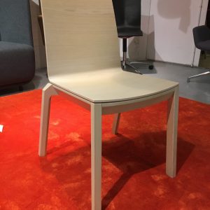 Vaaleanruskea Wiesner-Hager arta -tuoli